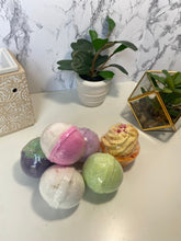 Load image into Gallery viewer, Island Vacay Bath Bomb